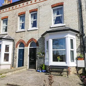 Apartment Sailors, Filey